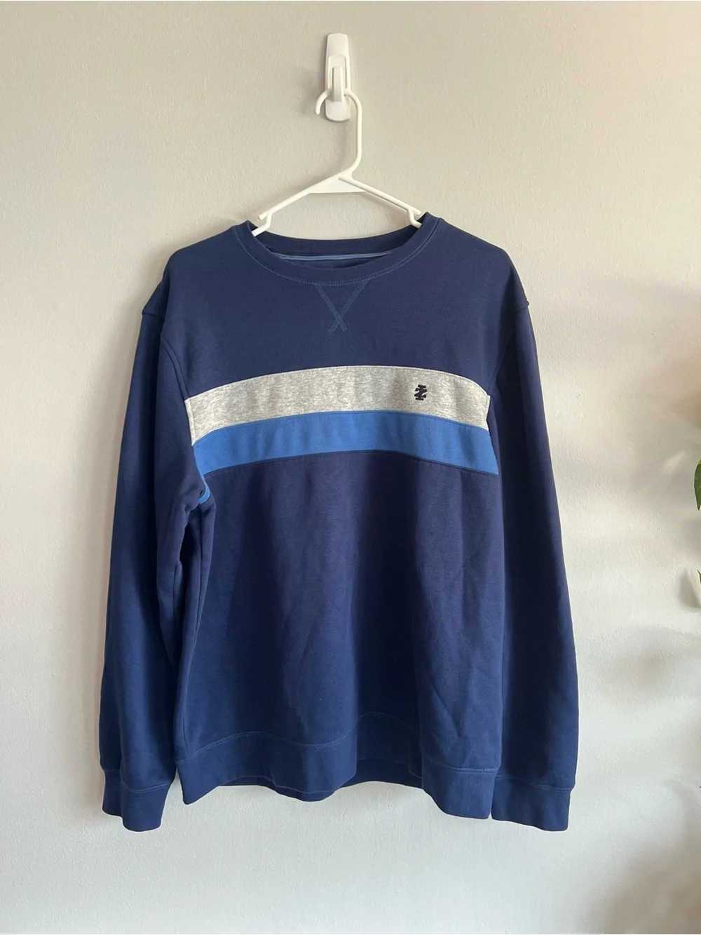 Izod Advantage Performance Navy Crewneck Sweatshirt With Chest Stripes Size M
